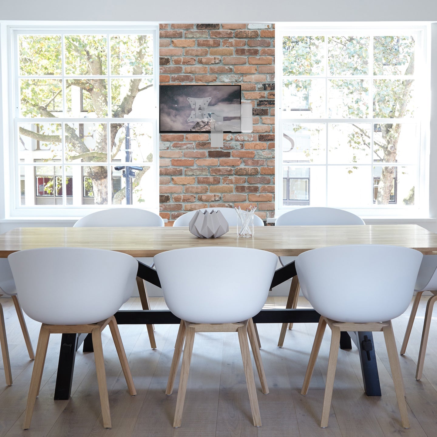 ProperAV TV Wall Bracket (19" - 28" / 30kg Capacity / VESA Max. 100x100) - White